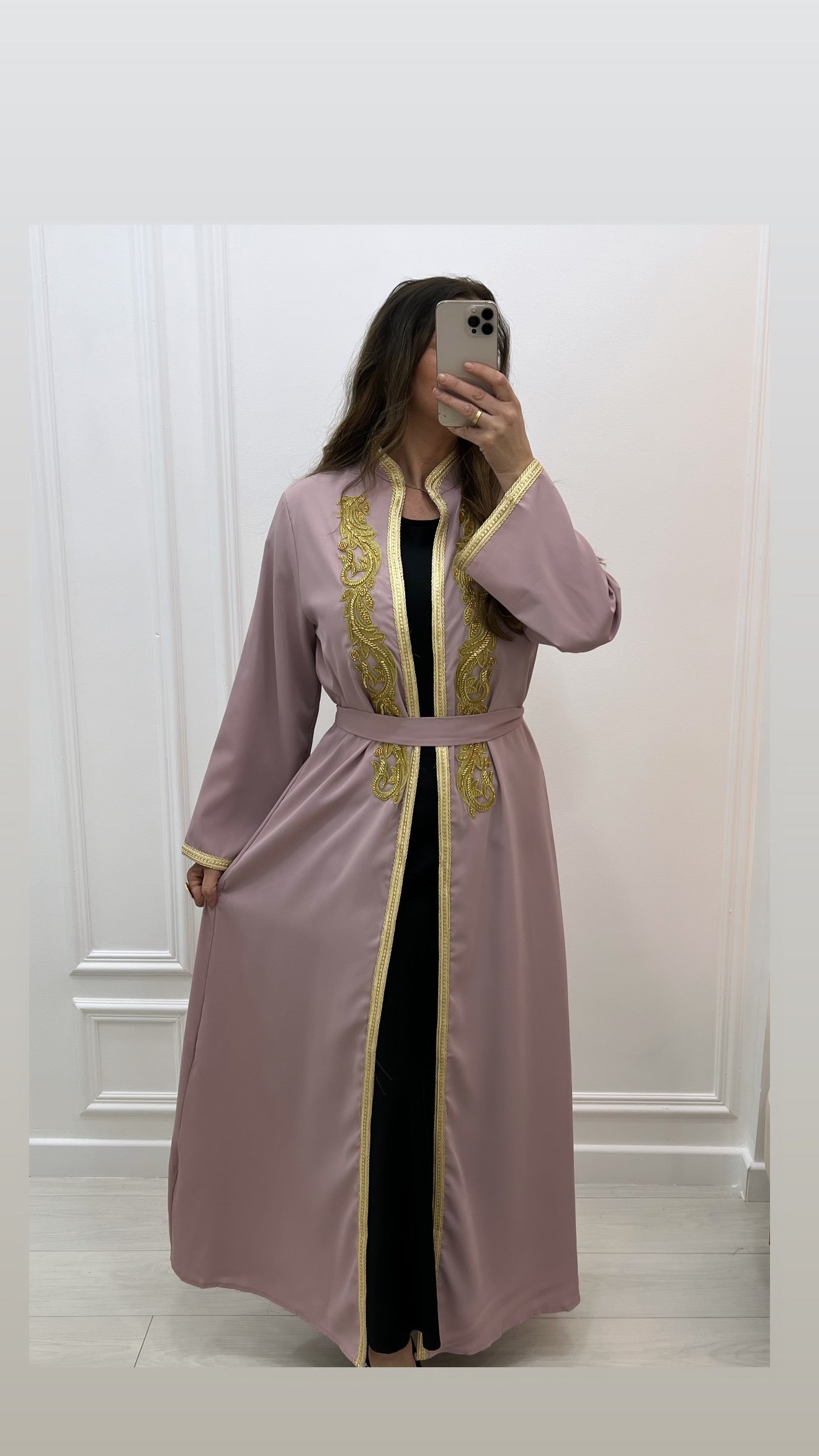 Kimono satiné orient rose broderie dorée