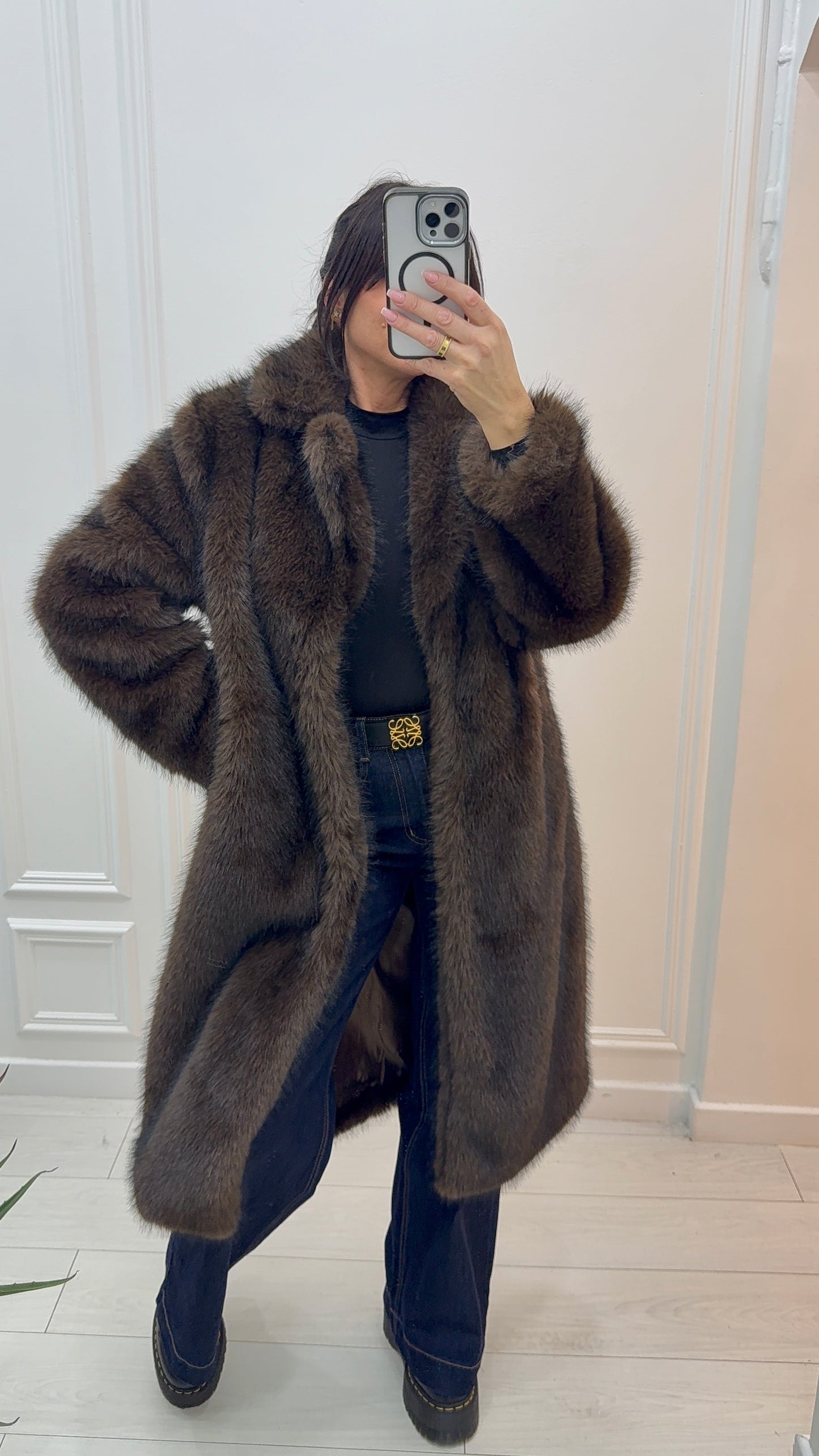 MANTEAU LONGUE FOURRURE ÉLÉGANCE LUXUEUSE