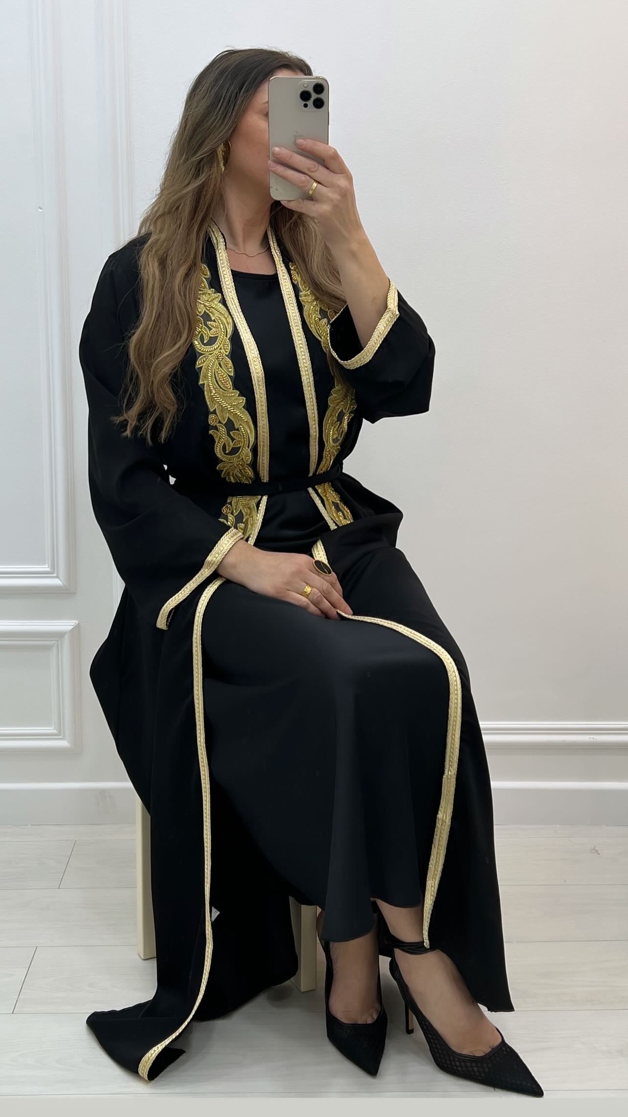 Kimono orient satiné noir broderie dorée