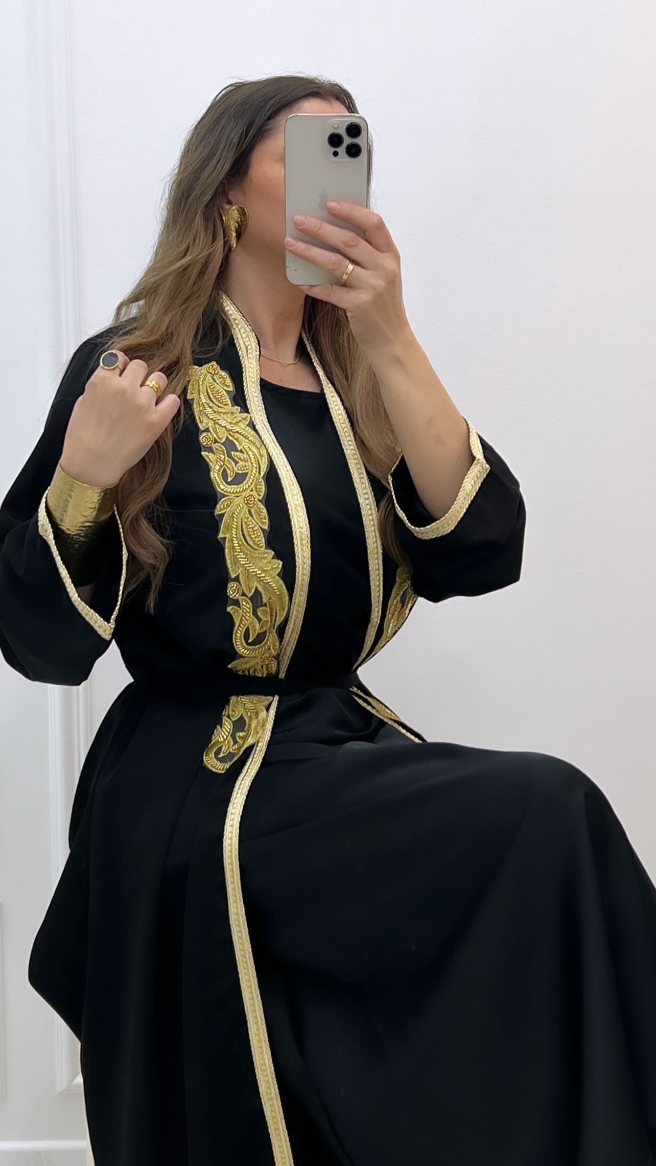 Kimono orient satiné noir broderie dorée
