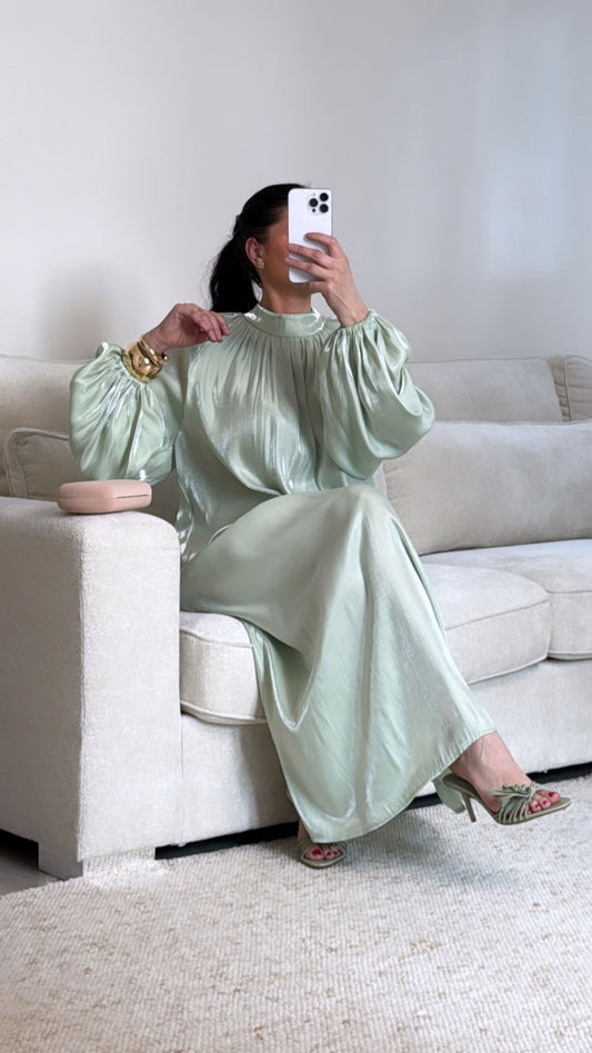 Robe irisée vert d’eau à col montant