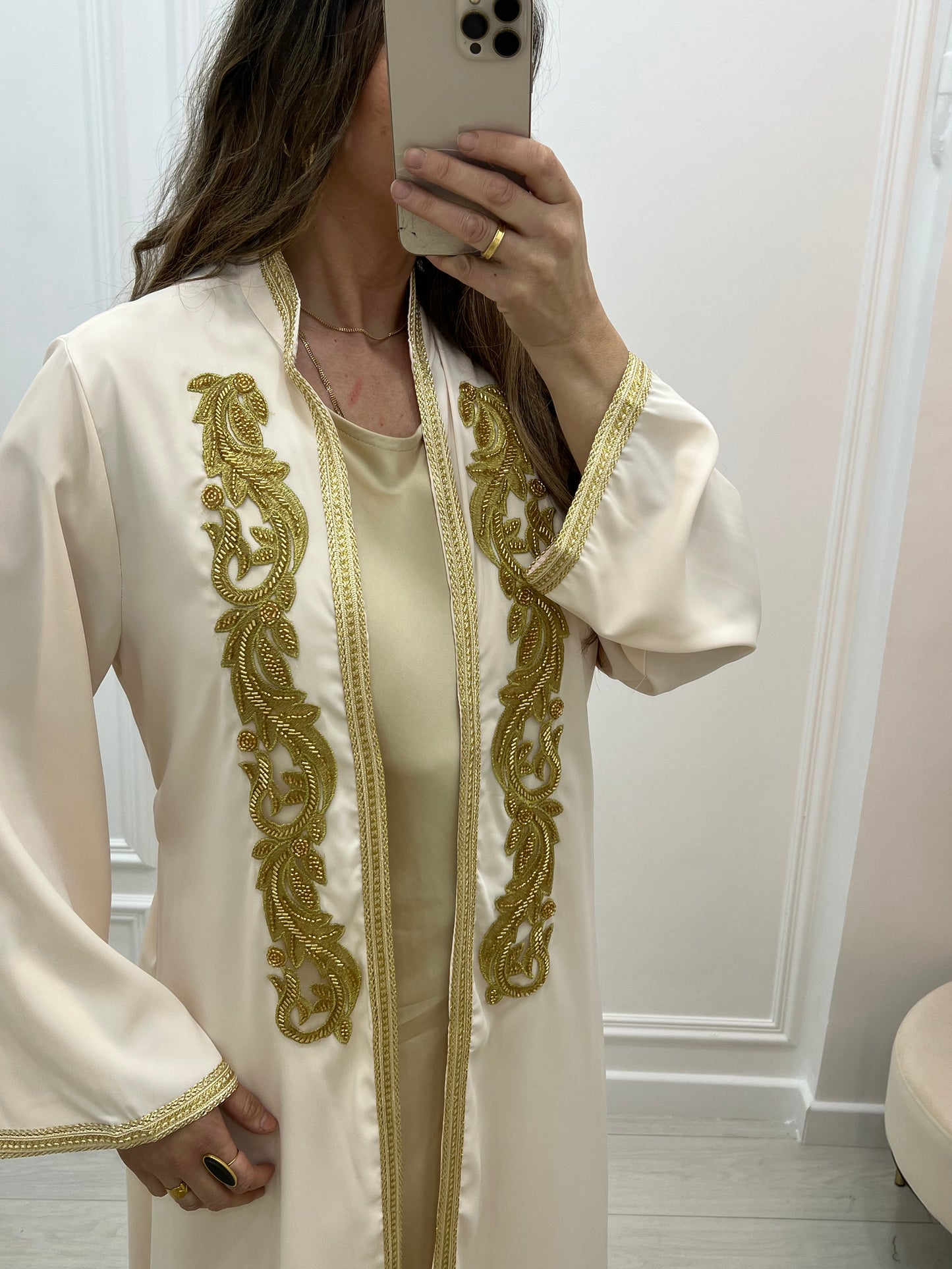 Kimono orient satiné crème broderie dorée