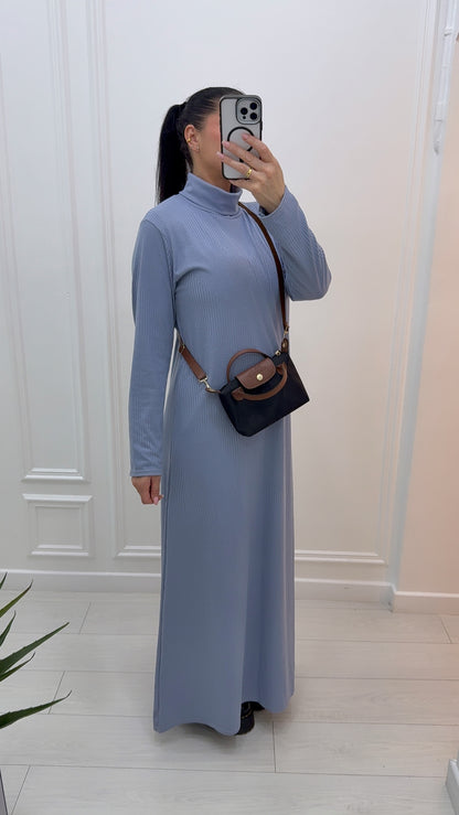 Robe longue à col roulé bleu ciel