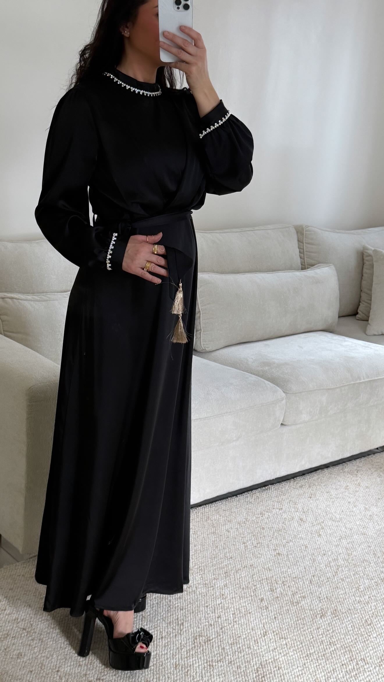 Robe émirat noir a col montent