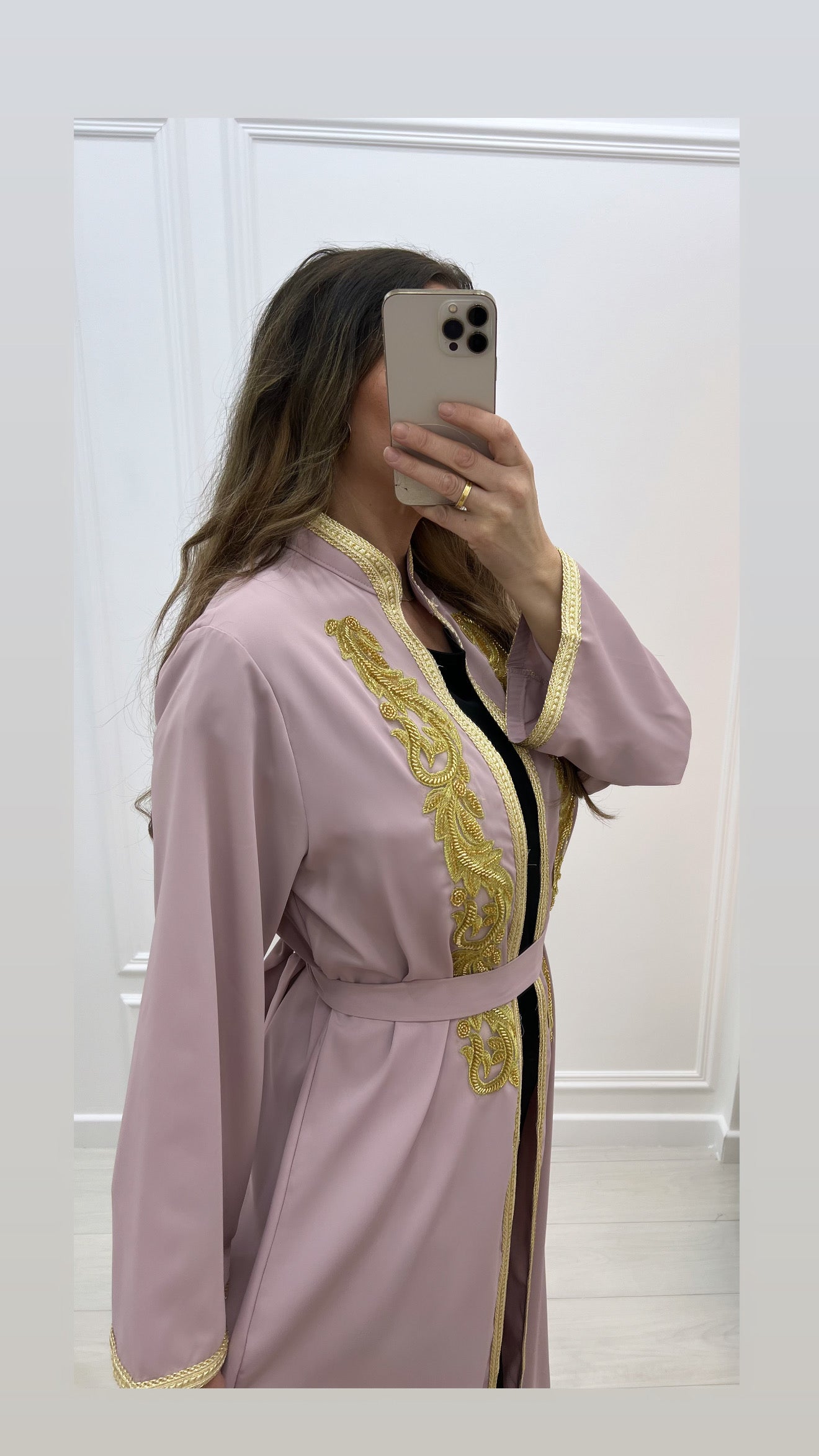 Kimono satiné orient rose broderie dorée