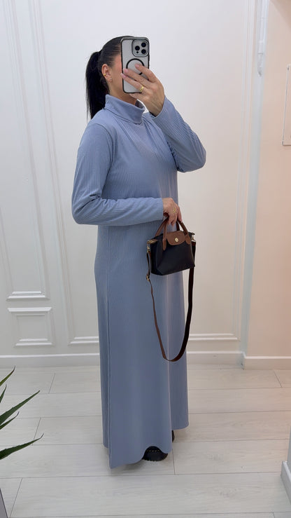 Robe longue à col roulé bleu ciel