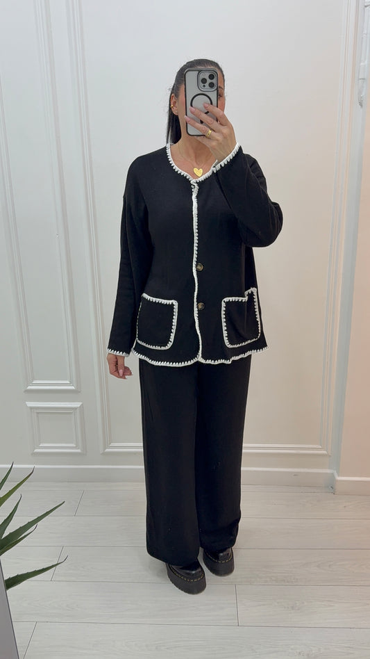Ensemble 2 pièces gilet + pantalon noir à coutures blanches