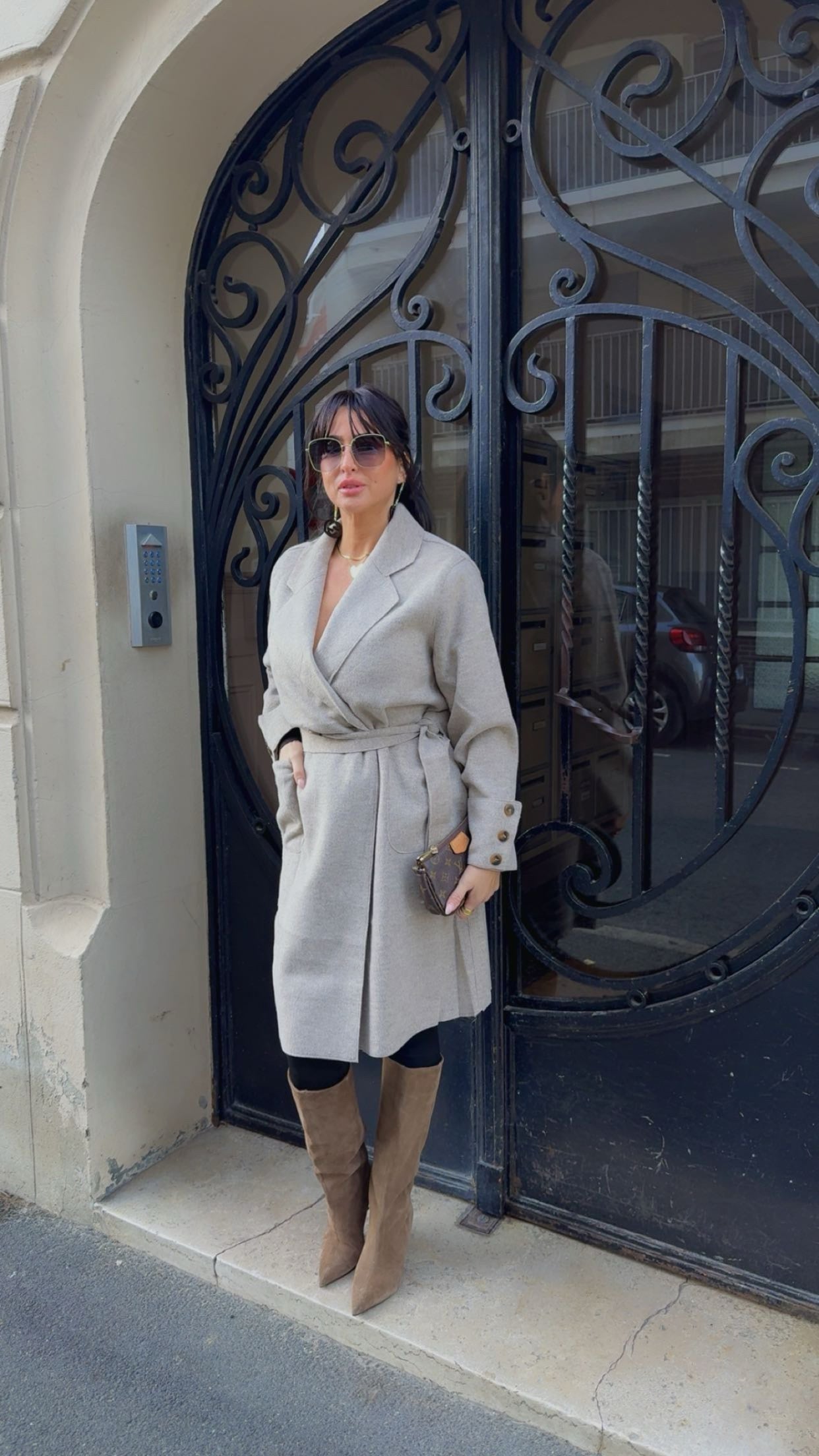 MANTEAU TRENCH FEUTRÉ ÉLÉGANCE  INTEMPORELLE ET CONFORT TAUPE