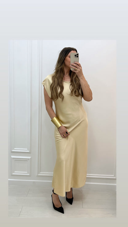 Robe satinée champagne