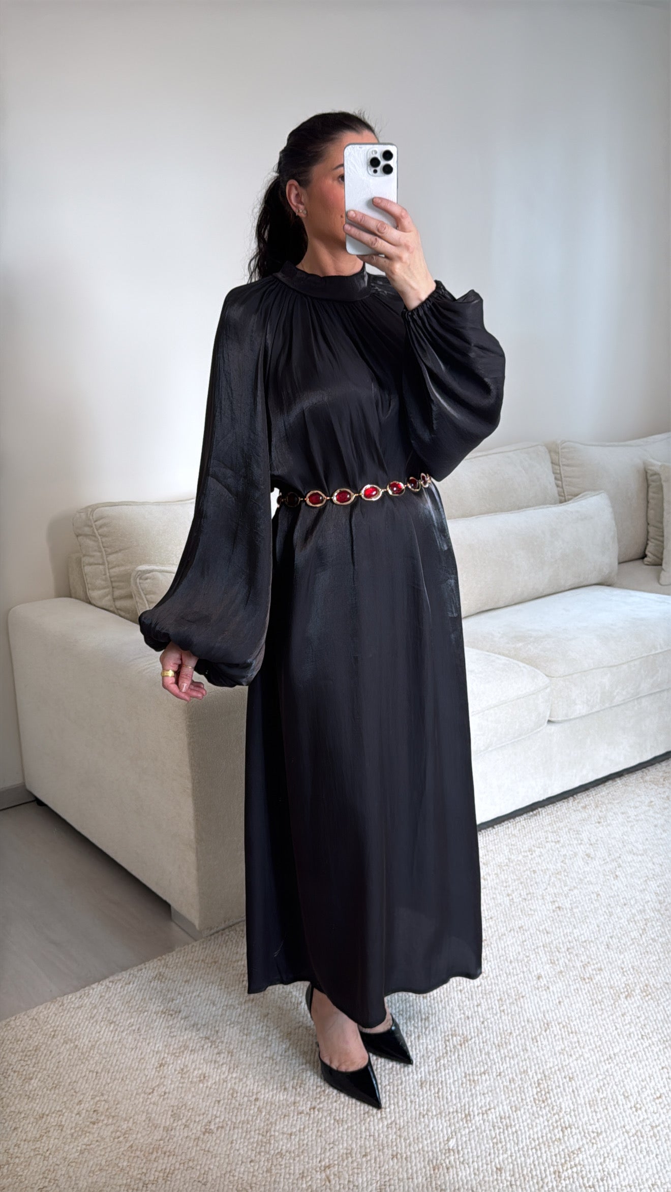 Robe irisé noir col montant à manche bouffante