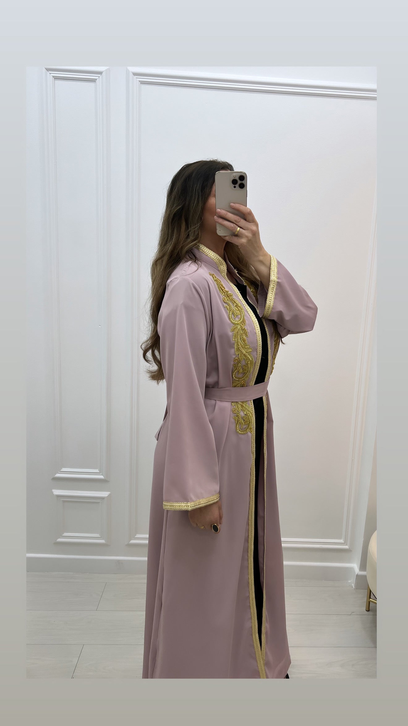 Kimono satiné orient rose broderie dorée