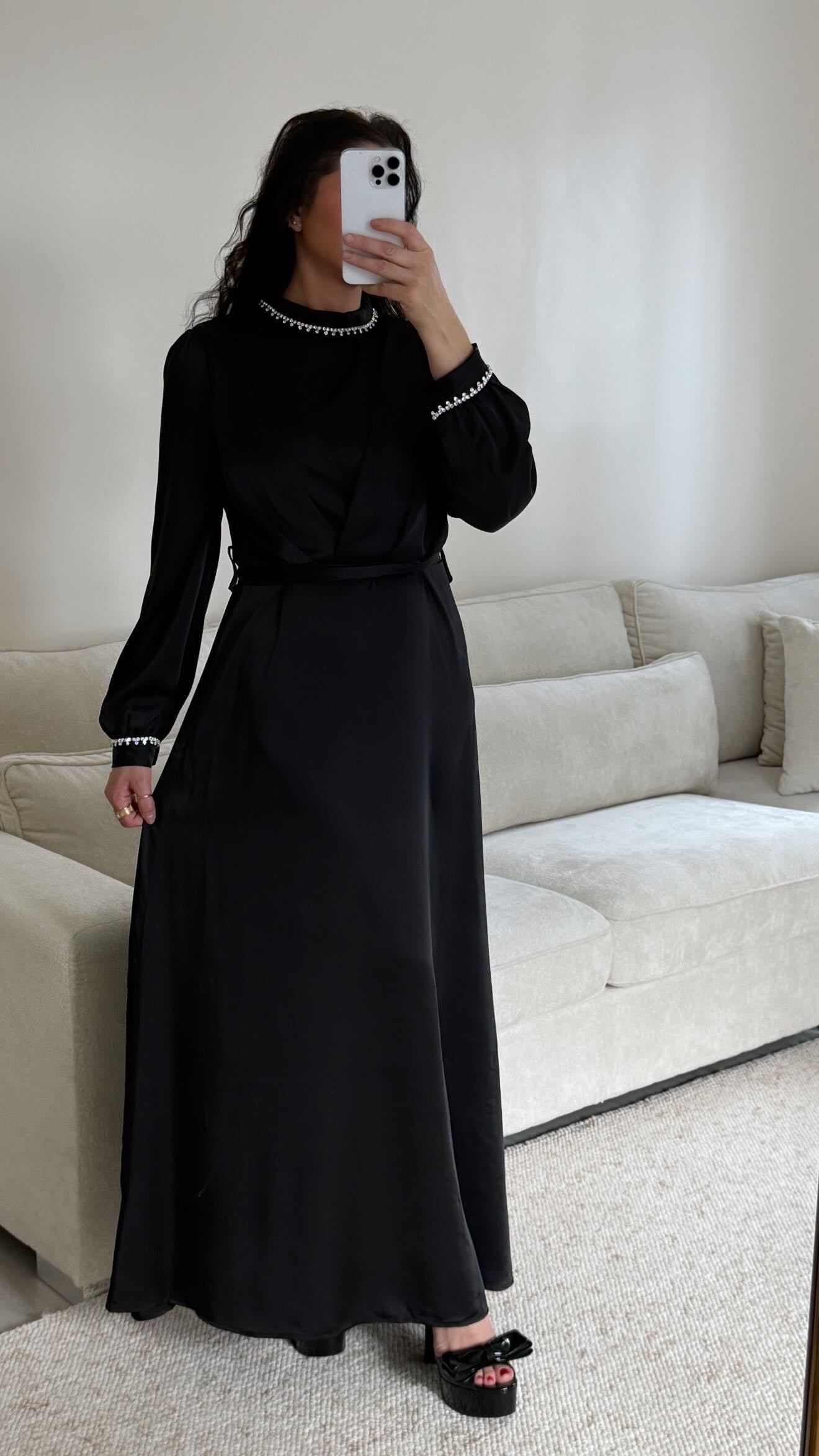 Robe émirat noir a col montent