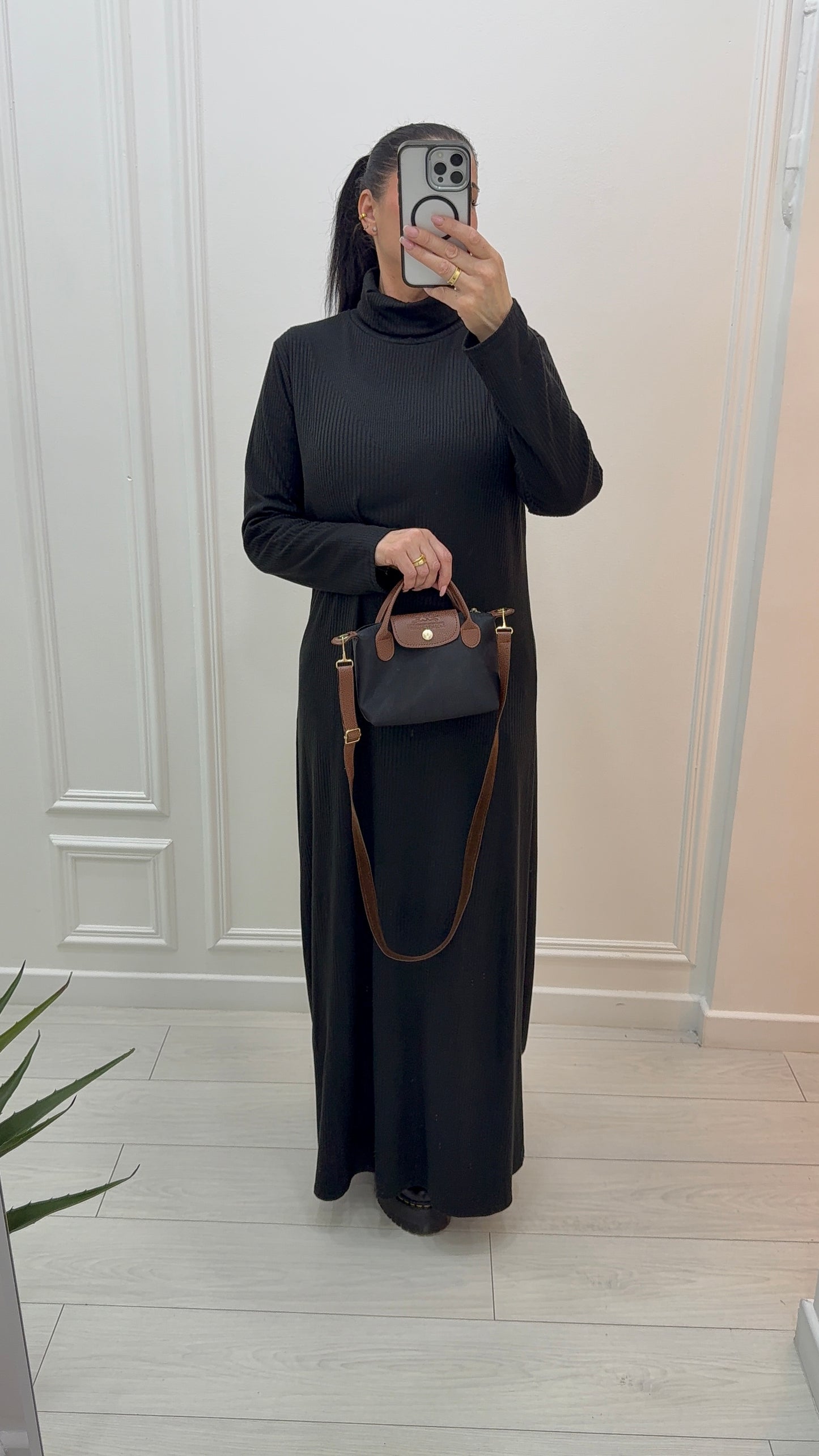 Robe longue à col roulé noir