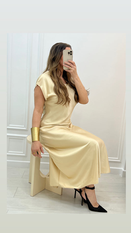 Robe satinée champagne