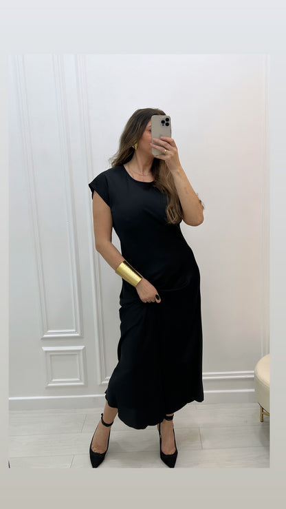 Robe satiné noir