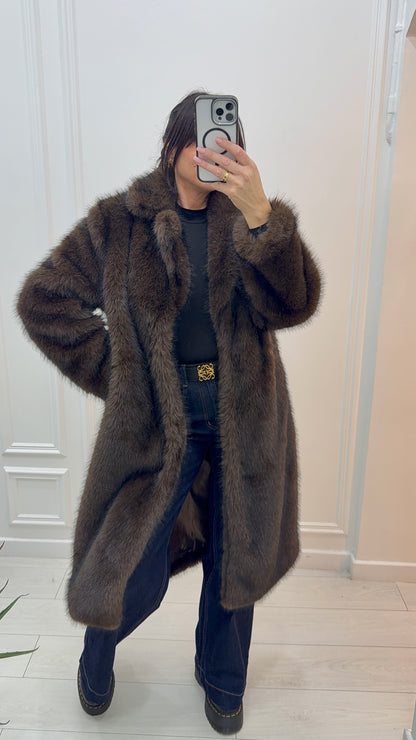 MANTEAU LONGUE FOURRURE ÉLÉGANCE LUXUEUSE