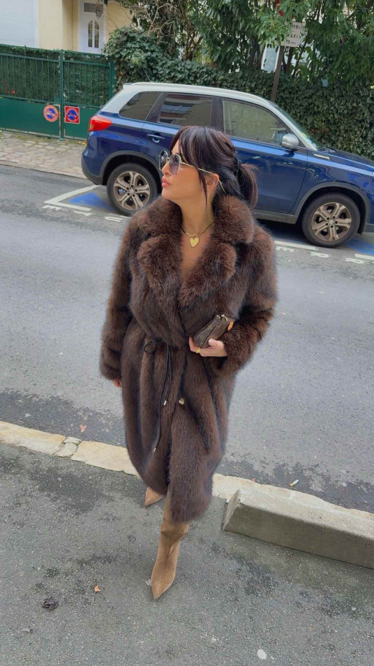 MANTEAU LONGUE FOURRURE ÉLÉGANCE LUXUEUSE