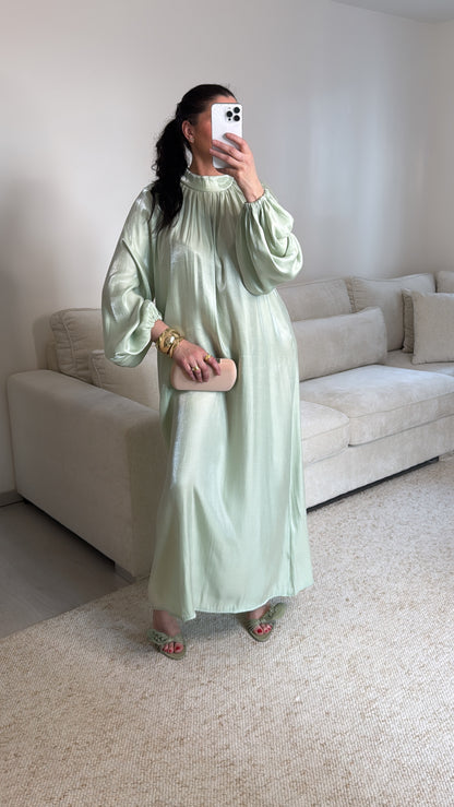 Robe irisée vert d’eau à col montant