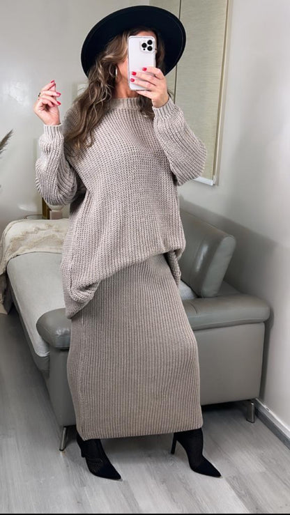 Ensemble en maille taup jupe + pull