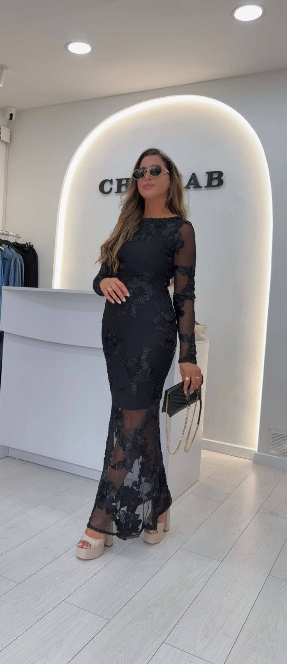 Robe a relief noir à fleur